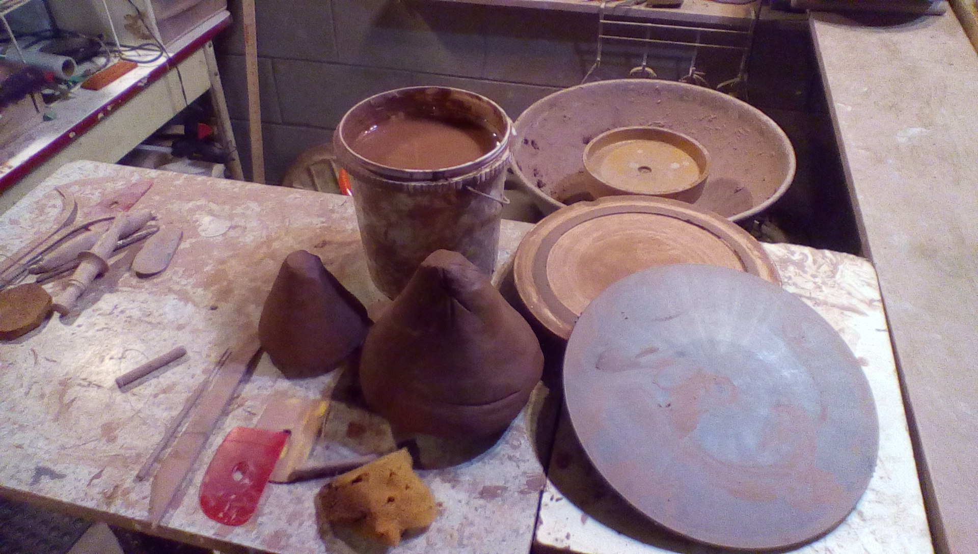 clay and pottery tools